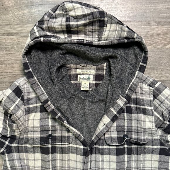 L.L. Bean Men's Fleece-Lined Hooded Flannel Shirt Jacket - Grey/White Plaid - Picture 3 of 6